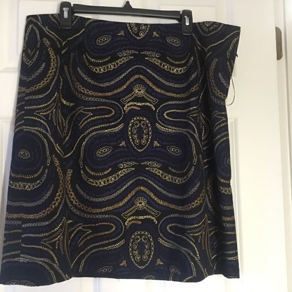 Doncaster Brand Women’s Skirt Size 16 Navy with Gold Embroidery